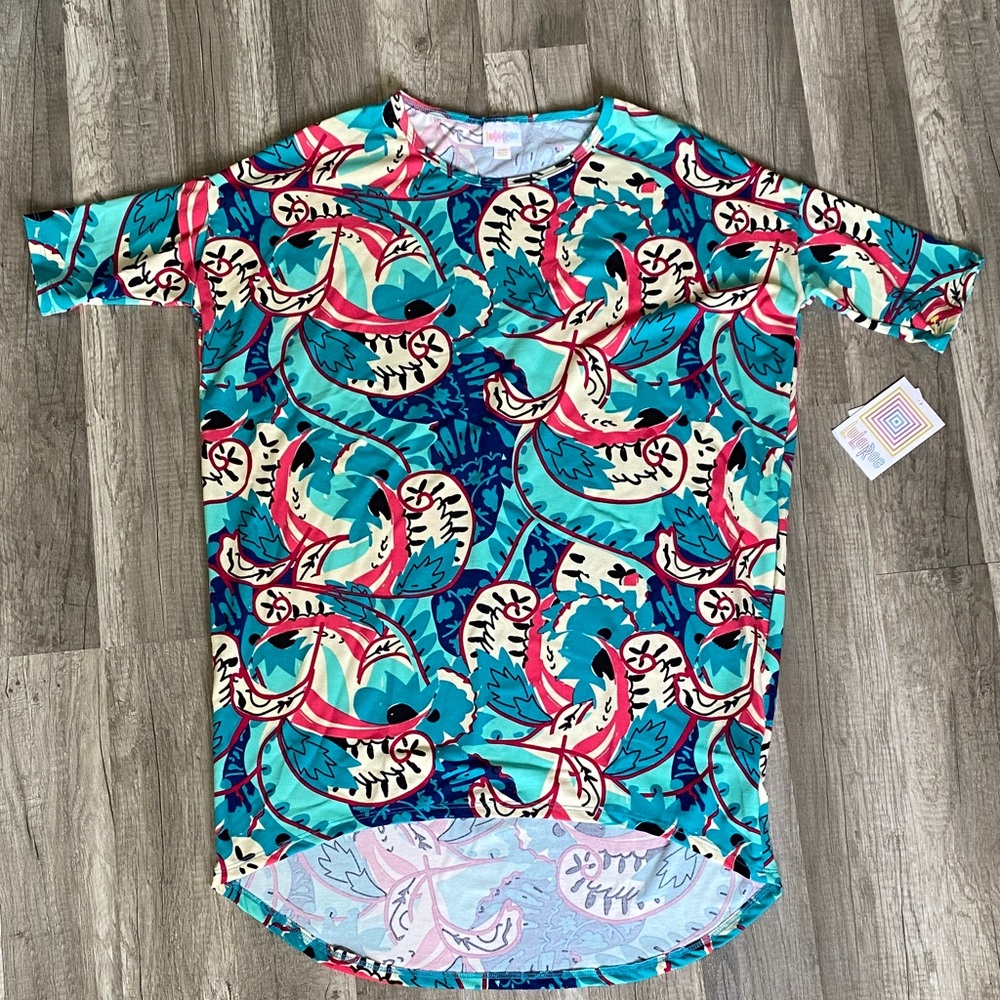 ❤️ 3/$15 Vibrant Teal and Pink Short Sleeve Shirt B